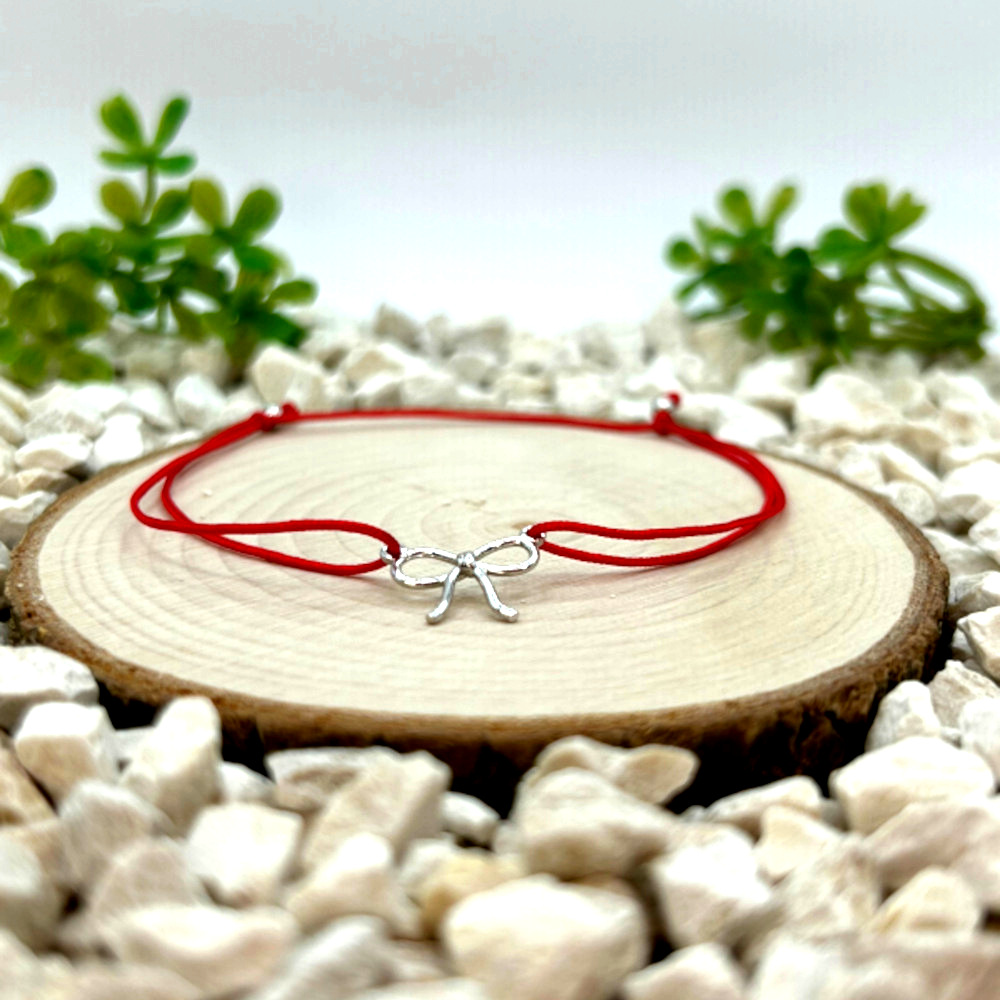 Provázkový náramek – stříbrná mašlička